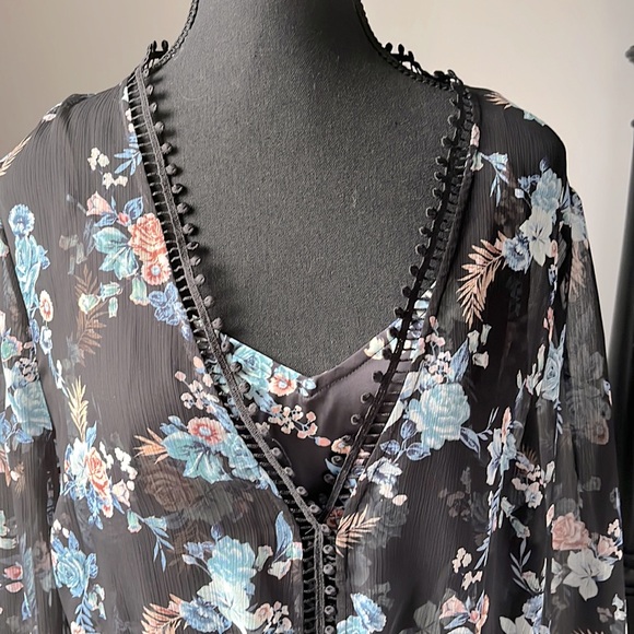 White House Black Market Blouse Size Large - Picture 2 of 3